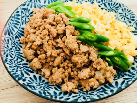 子供も大好き!彩り三色そぼろ丼